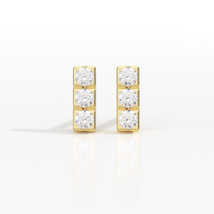 עגיל צמוד עם שלושה יהלומים