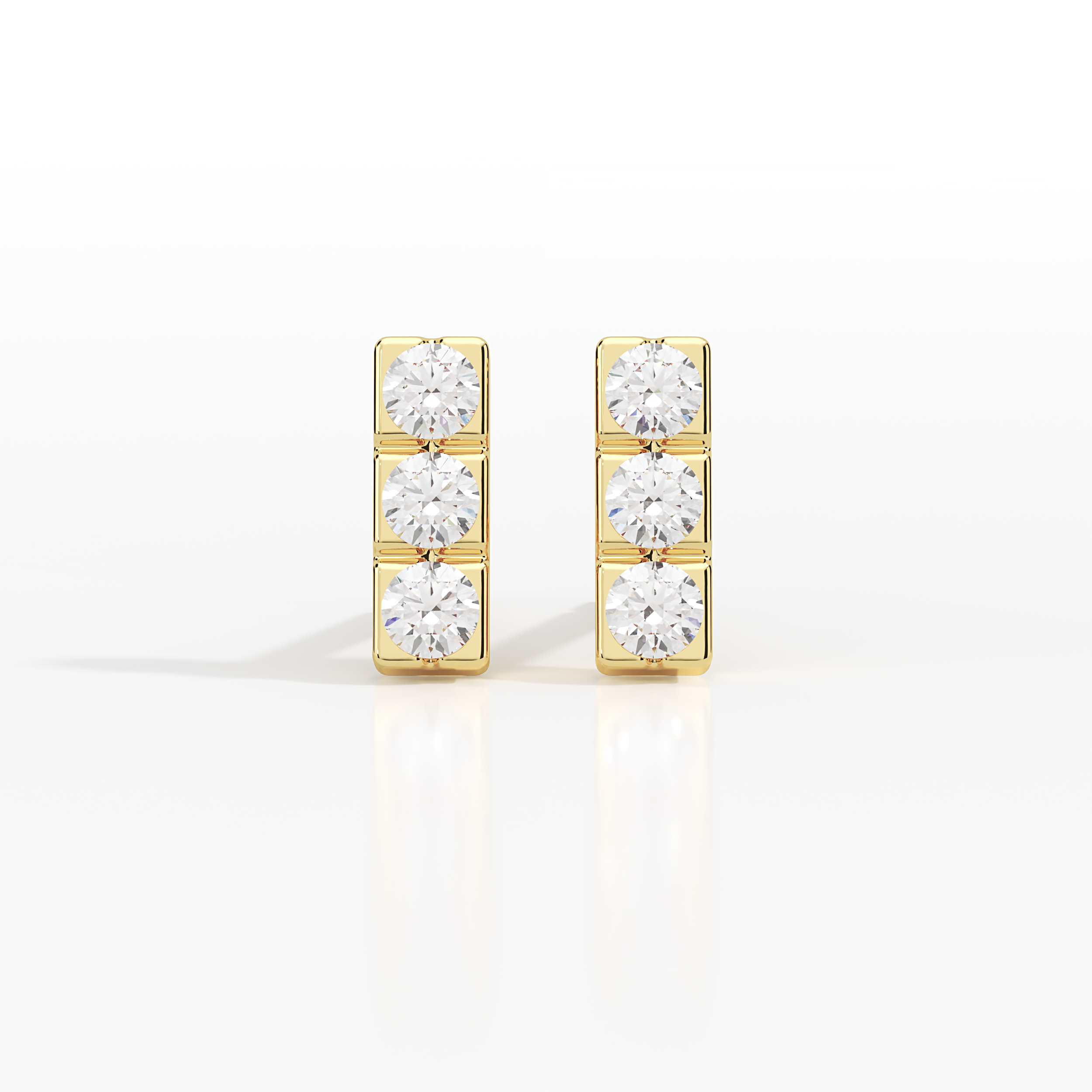 עגיל צמוד עם שלושה יהלומים