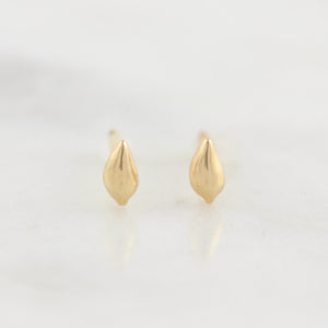 עגילי עלה צמודים