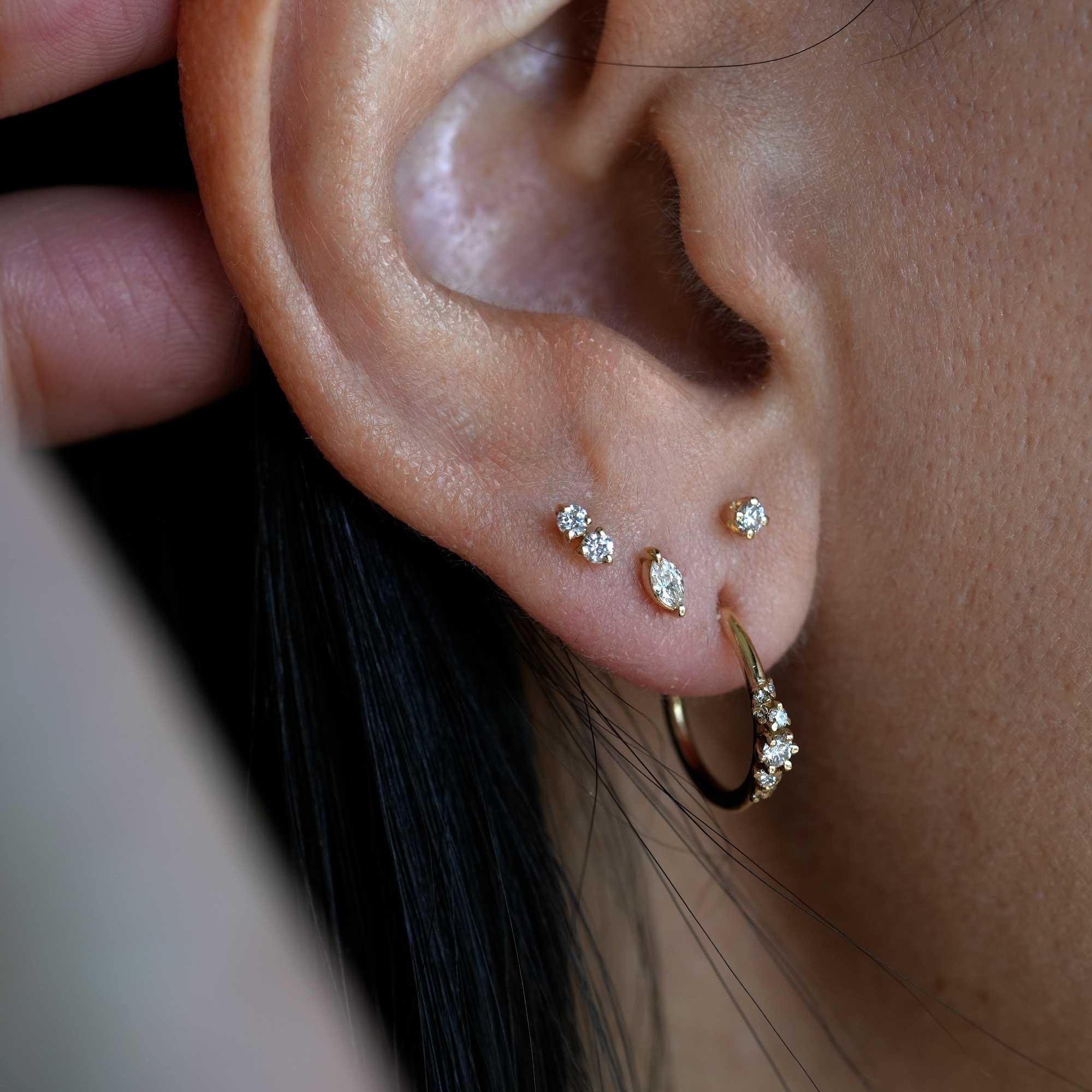 עגילים צמודים