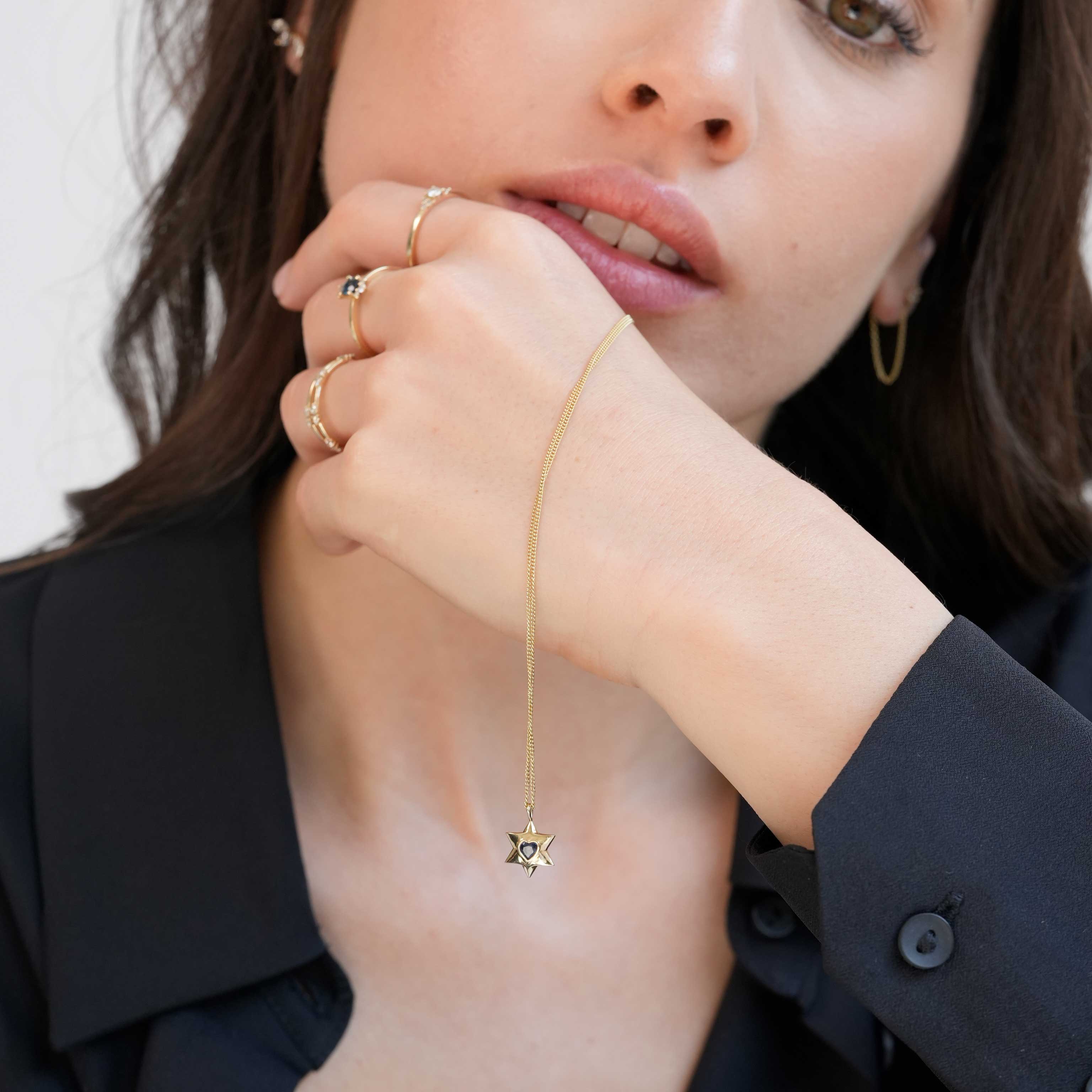 שרשרת מגן דוד עם לב