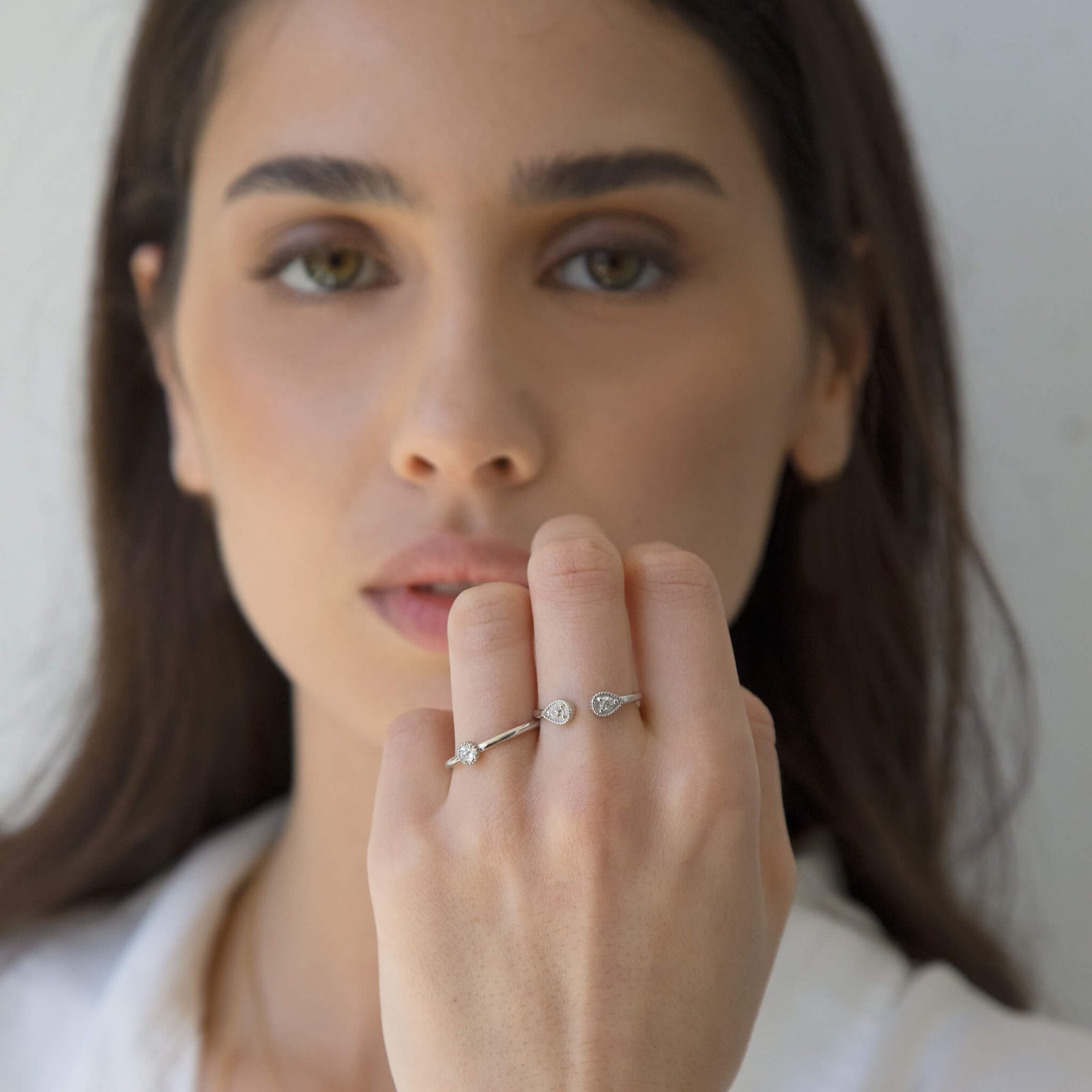 טבעת זהב פתוחה עם יהלומים