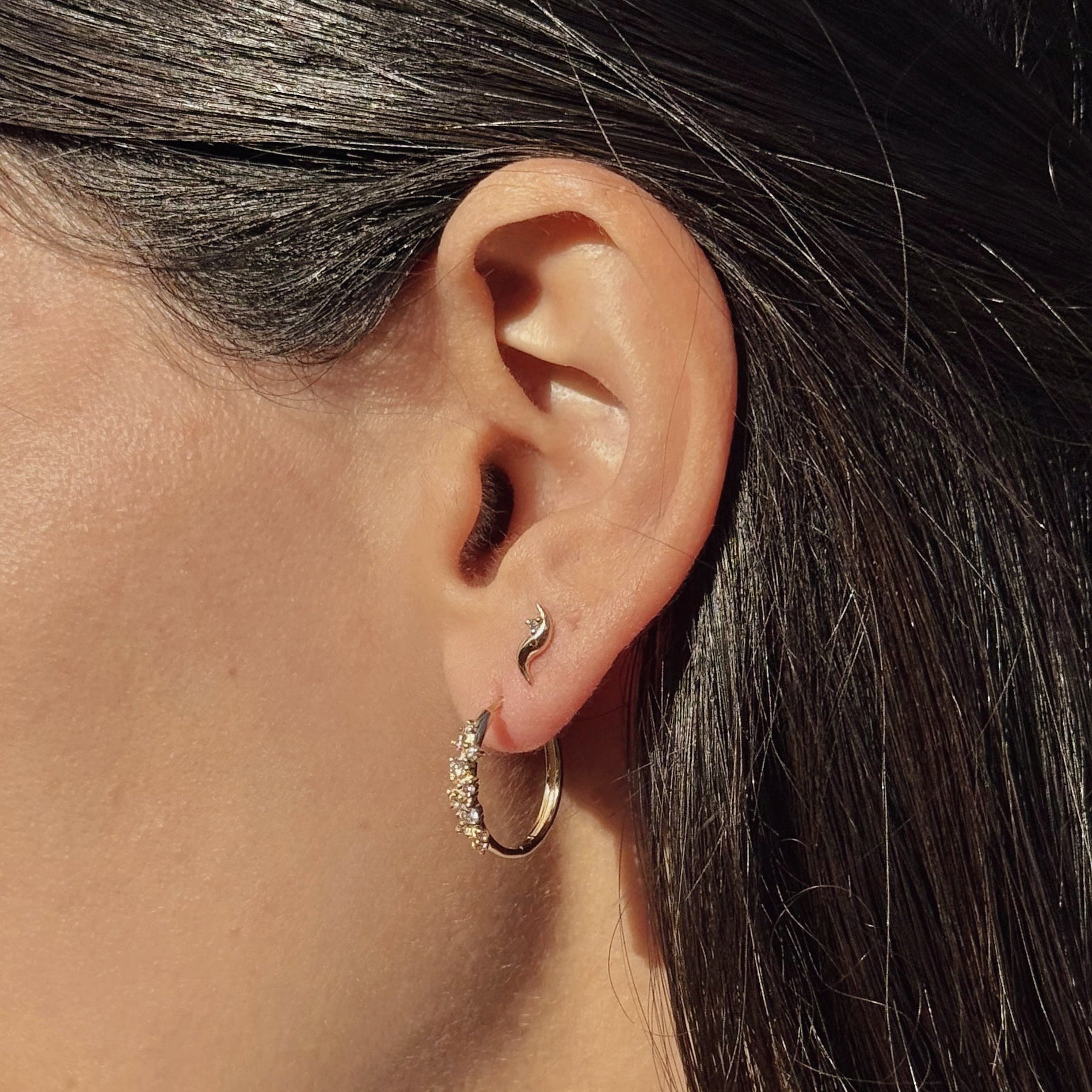 עגילי חישוק נגה זהב ויהלומים