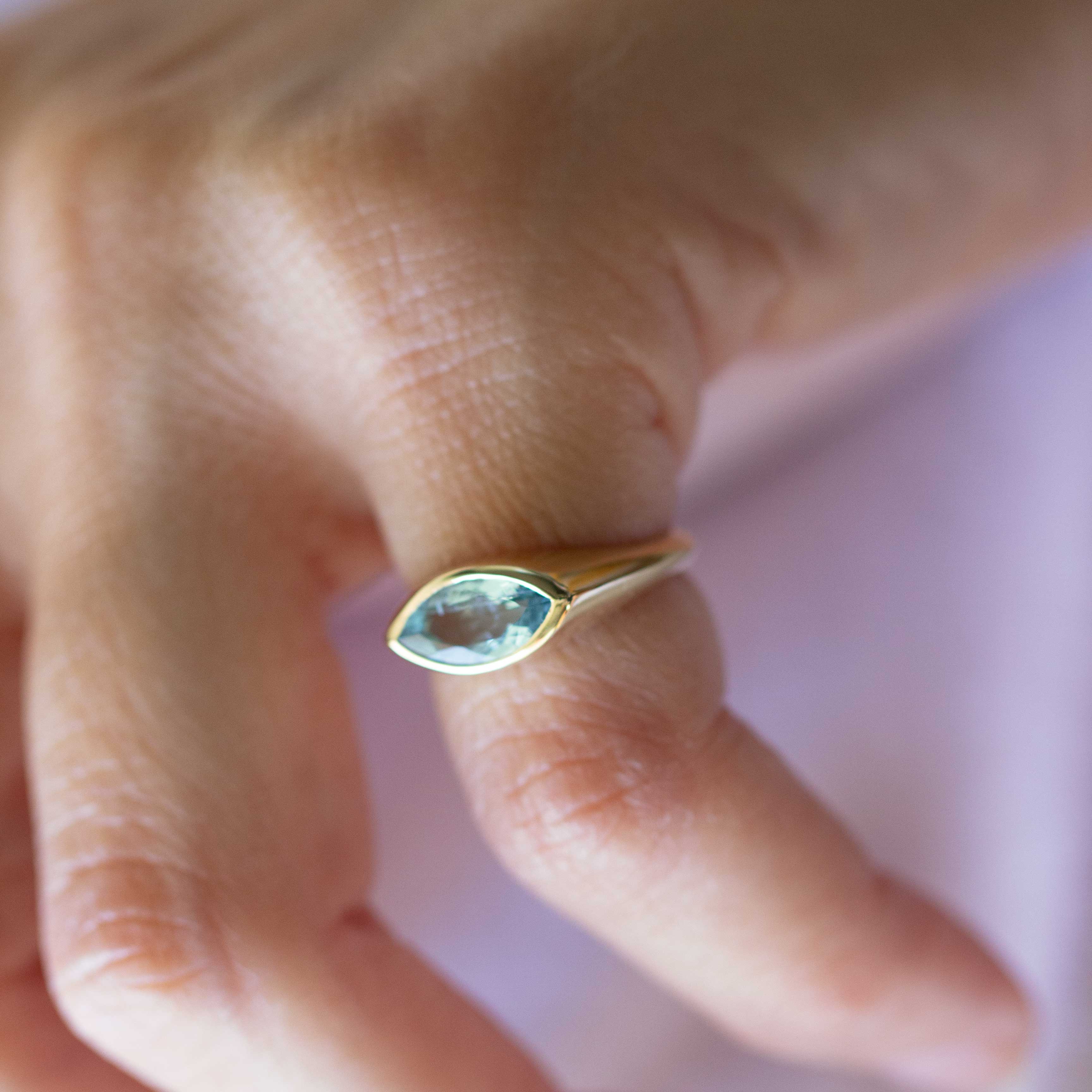 טבעת חותם שחר אקוומרין