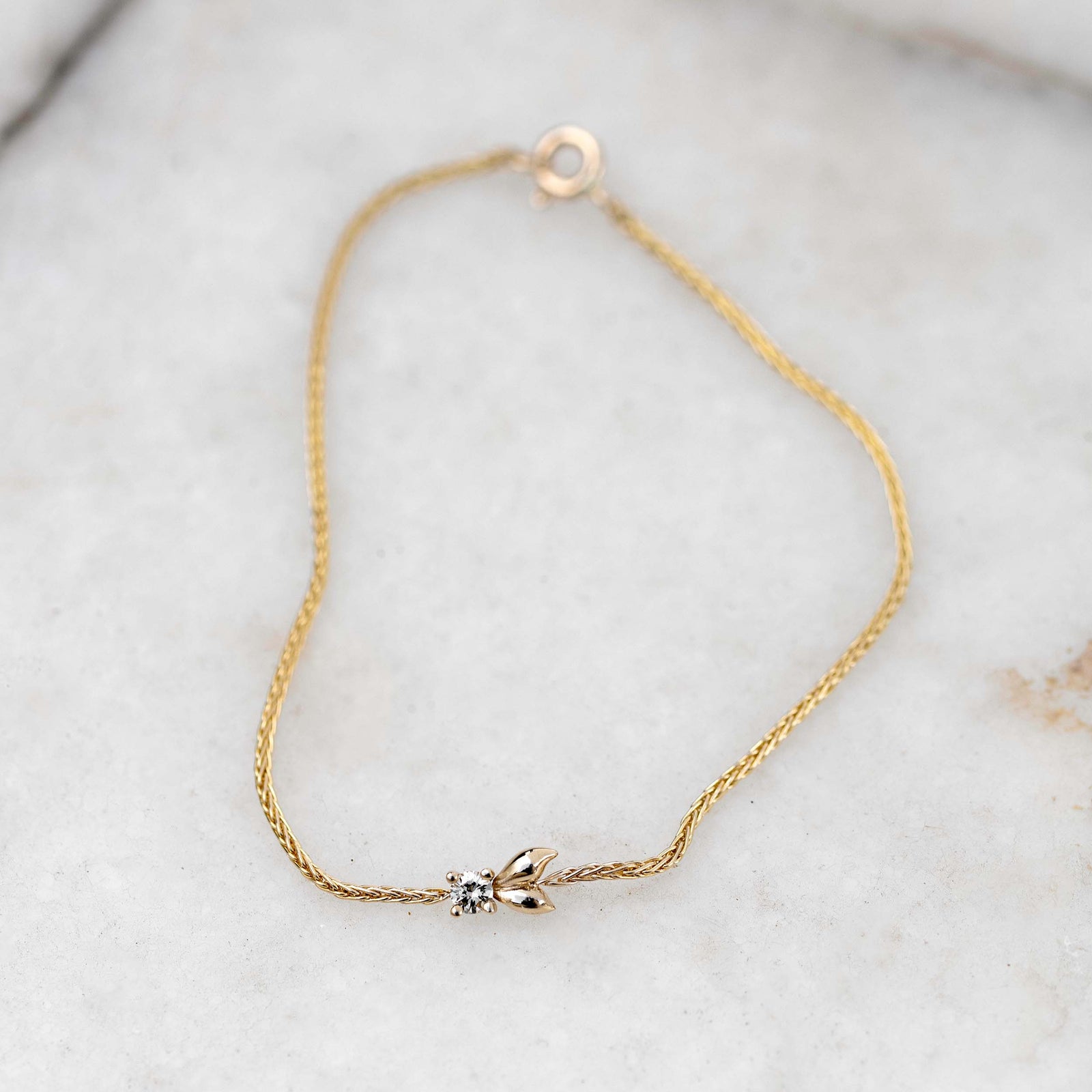 צמידי זהב עדינים בהשראת הטבע