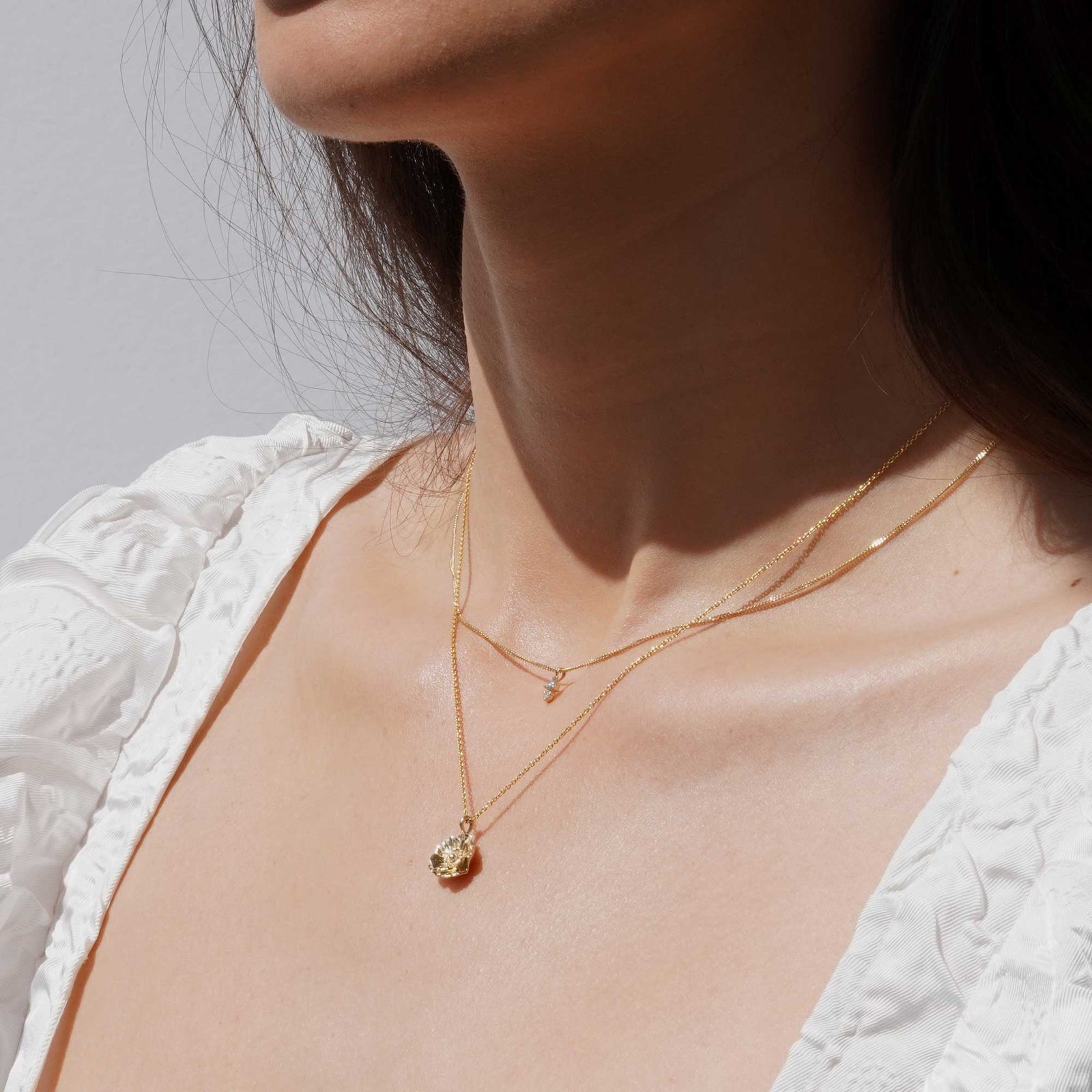 שרשרת זהב ושני יהלומים לאישה