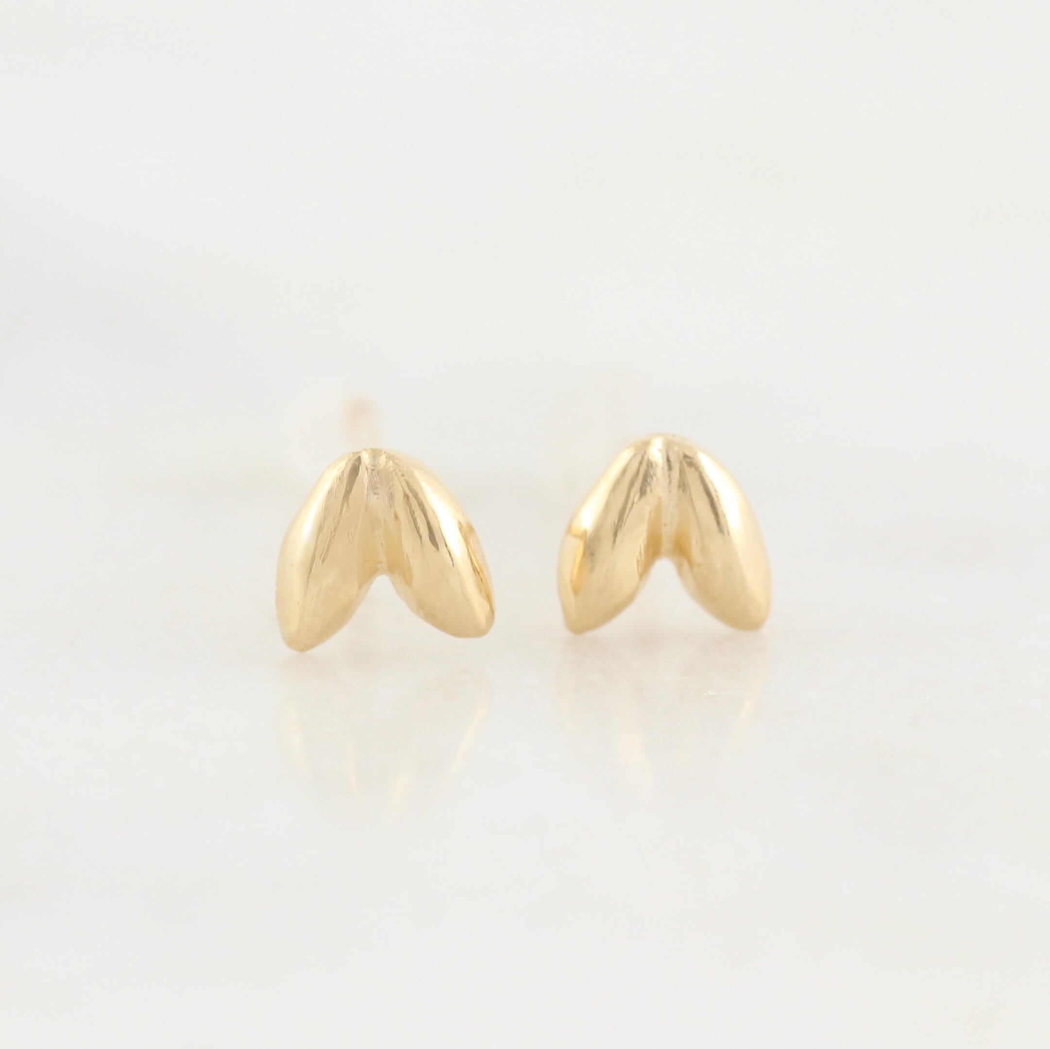 עגילי שני עלים מזהב