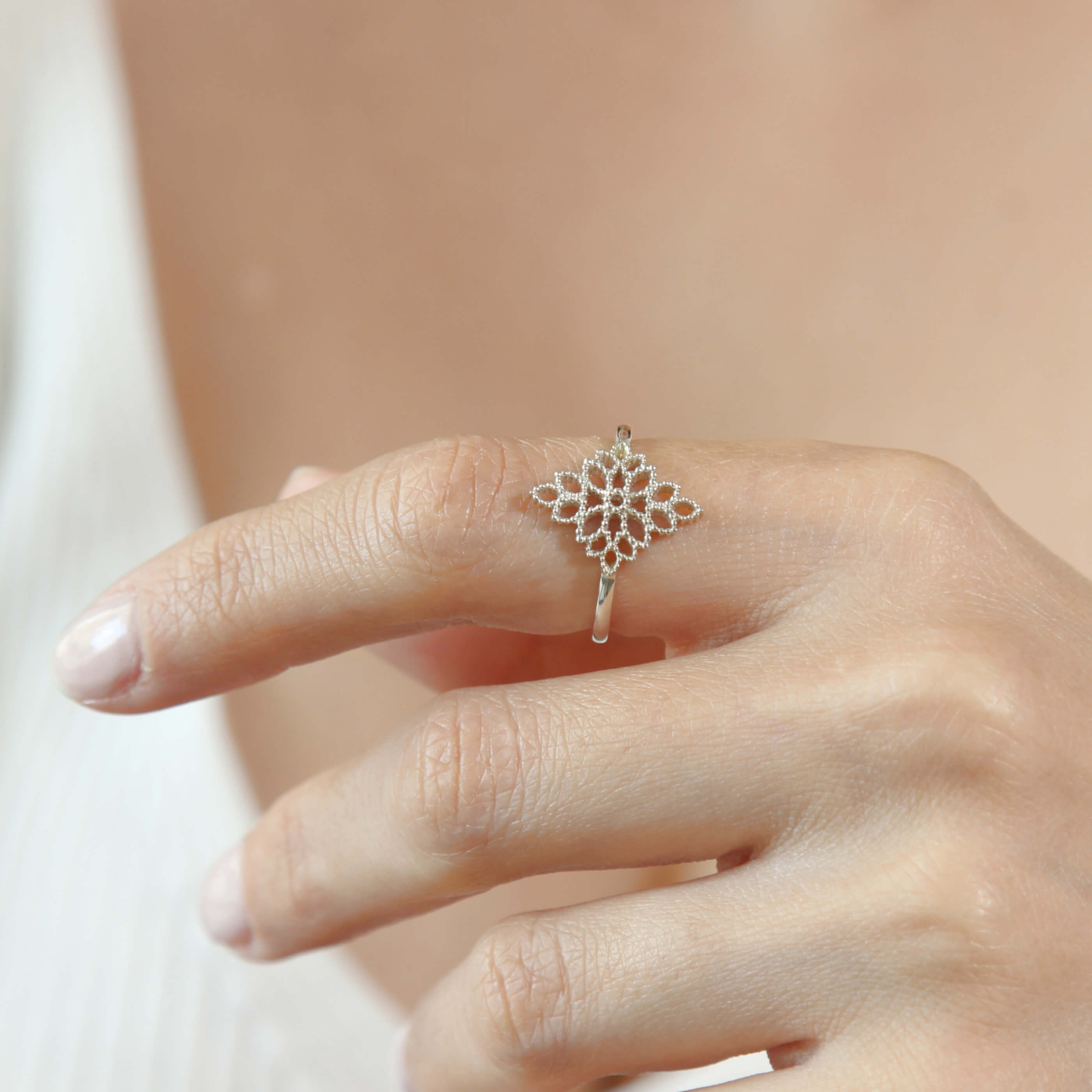 טבעת בלה נקודות עלים